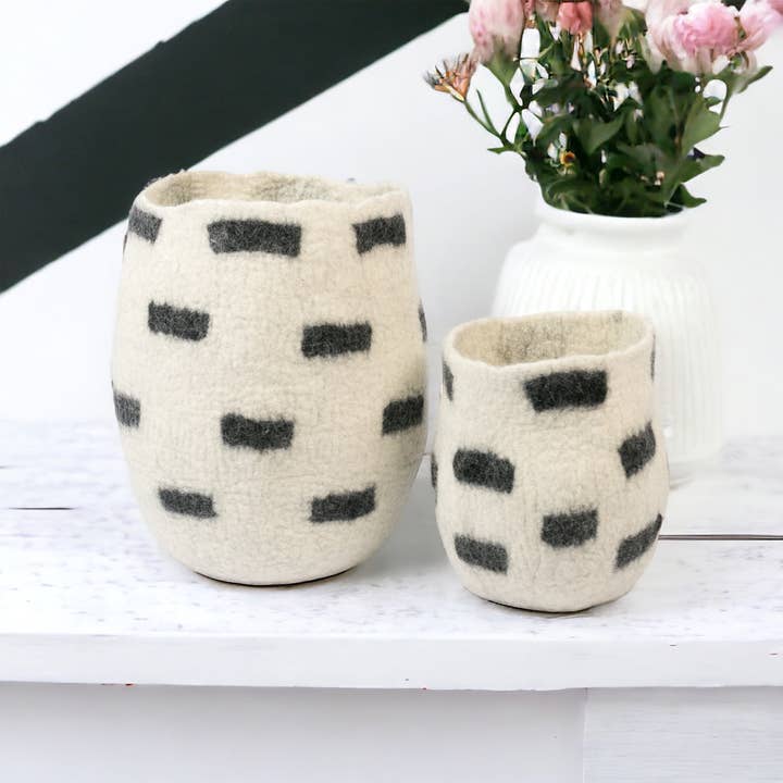 The African Home Goods - Vendita all'ingrosso Vasi - Vasi da pavimento Eclipse in lana infeltriti a mano - Vaso da pavimento tribale3