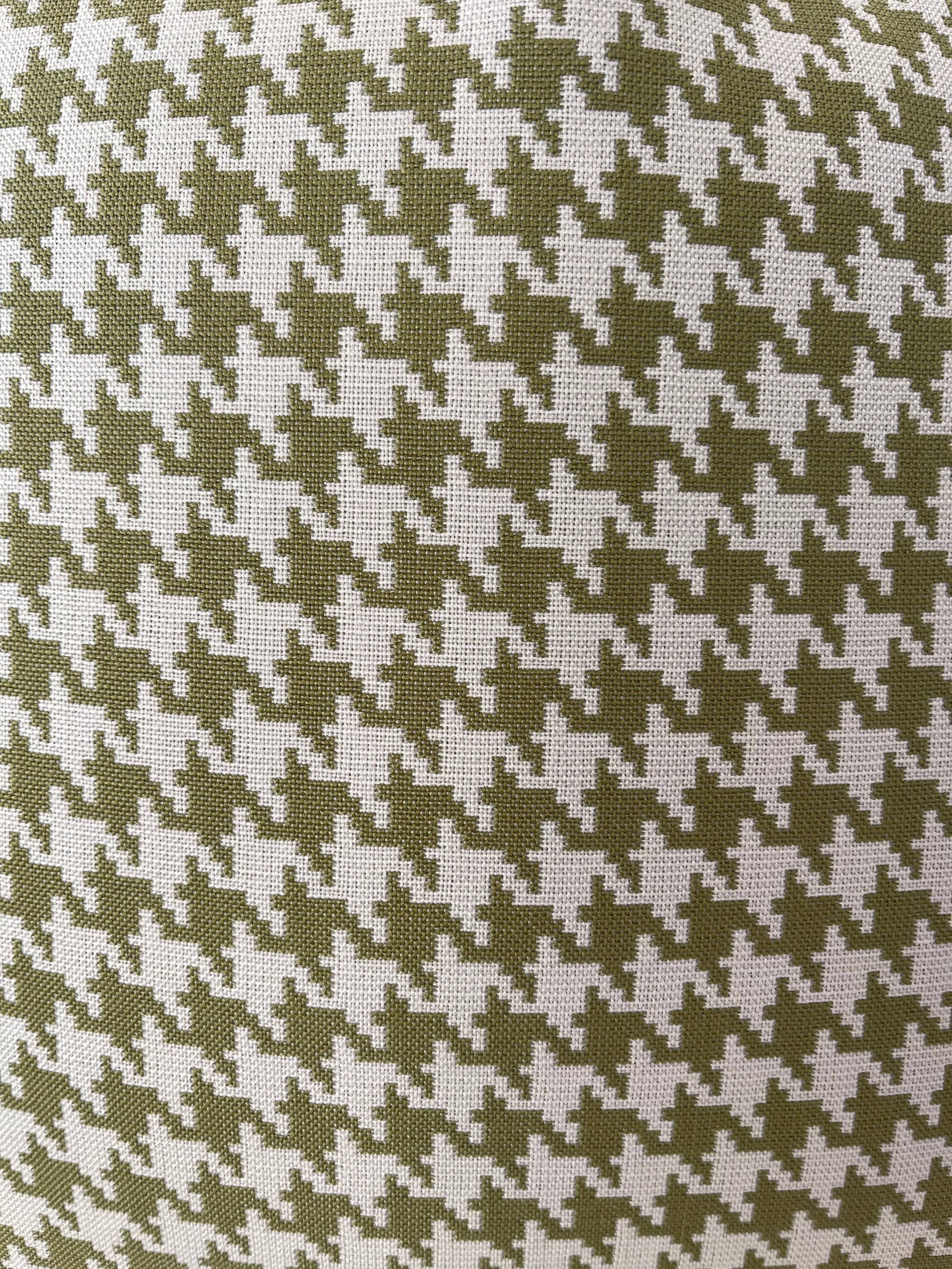 Dahlia & Grace pillows – wholesale Throw/decorative pillow – Elsie Houndstooth Throw Pillow with Feather Insert       1