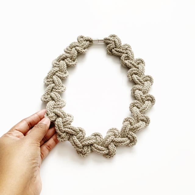 Handmade by Tinni - Wholesale Geweven ketting - The Lilly Necklace - Touwkettingen van biologisch katoen10