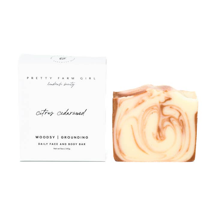 Pretty farm girl - Vente Pains de savon - Savon artisanal au suif et au lait de chèvre, parfum cèdre et agrumes0