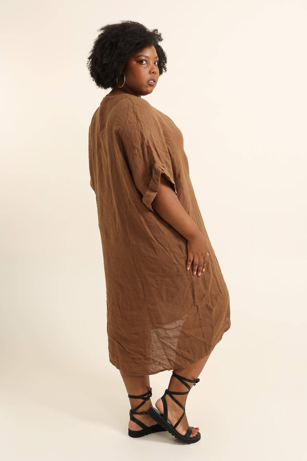 Lea & Luc - Grandes Tailles - Wholesale Dress - Women's - Plus size linen dress V neckline SKU 790922