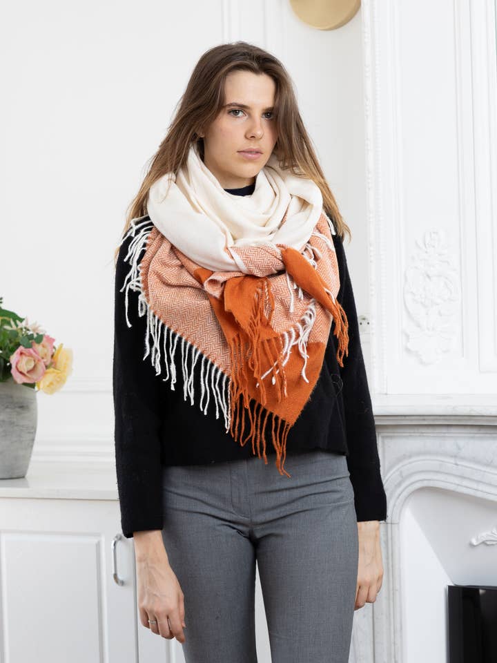 HG-34 Grote vierkante sjaal met lange franjes voor wholesale door LINETA