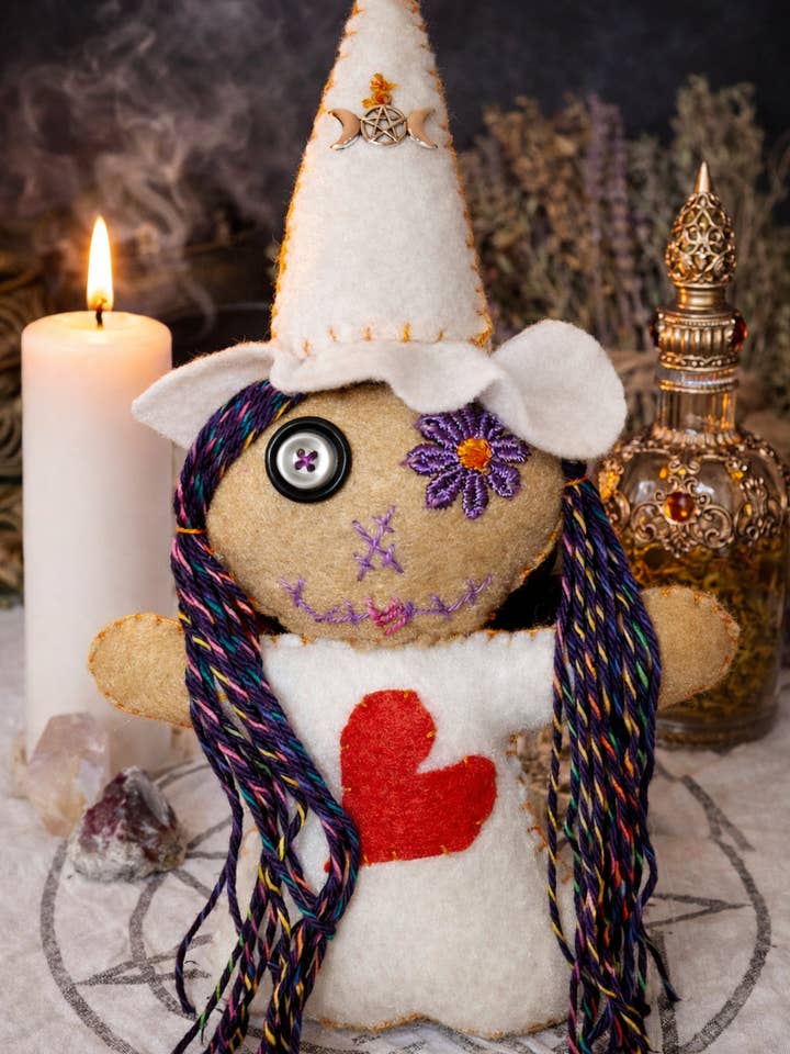 Bambola Strega Bianca Fatta a Mano Magica Poppet voodoo Magia hoodoo per la vendita all'ingrosso da parte di The Clairity Room