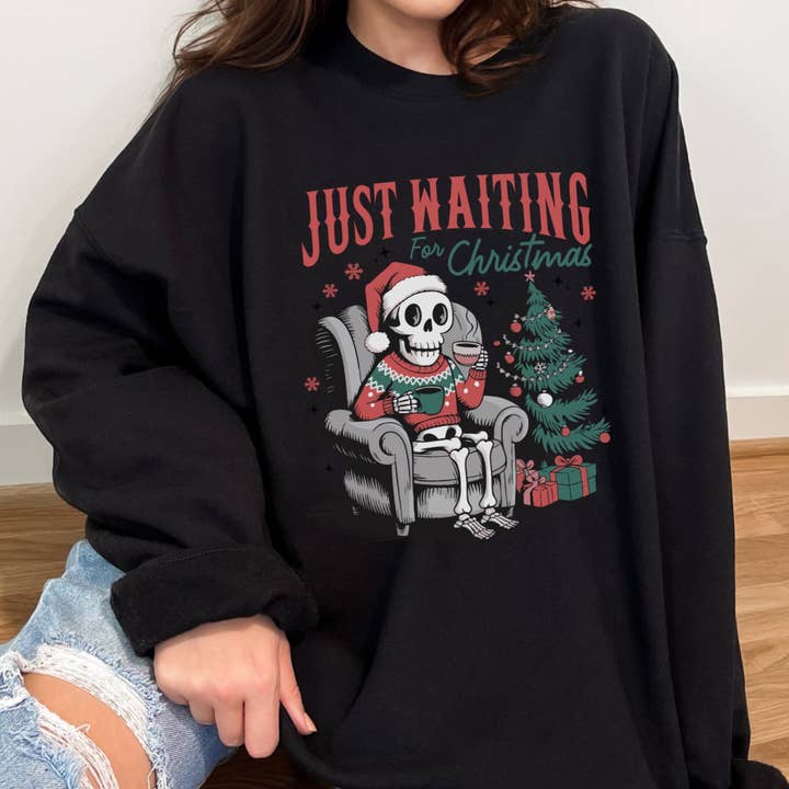 Camisola Just Waiting for Christmas Skeleton Unissex Heavy Blend com gola redonda por atacado de with love, aj.