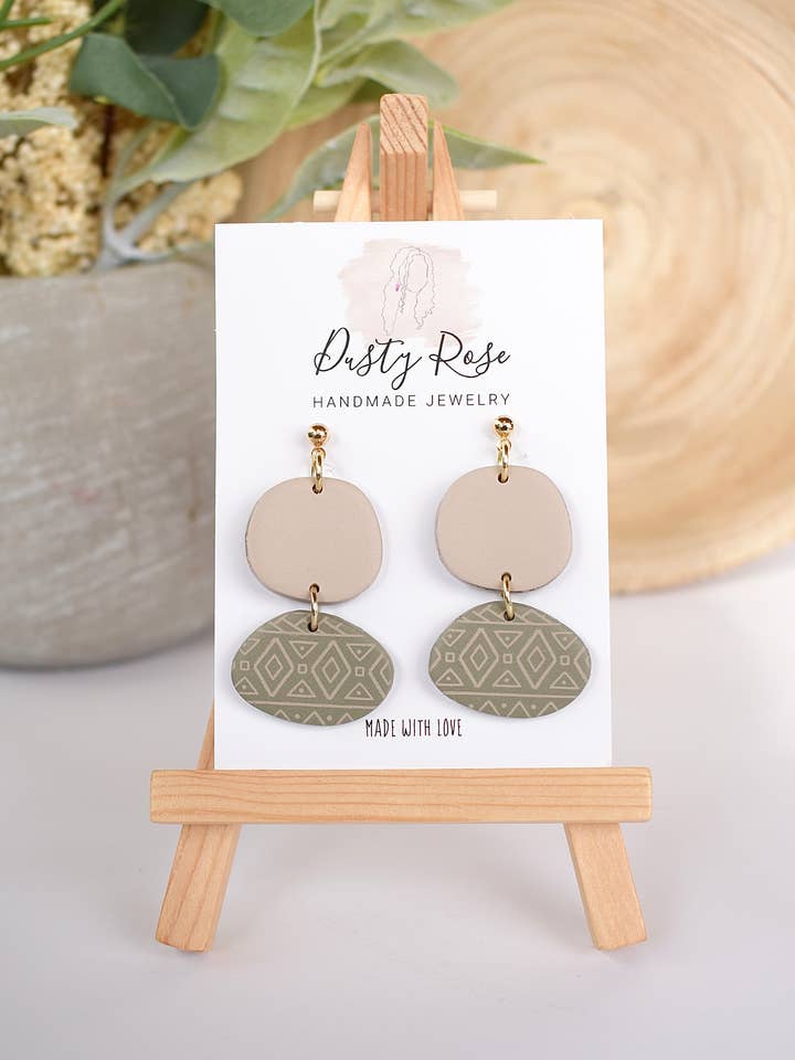 Desert Pebbles - Pendientes de arcilla tostada y verde para venta al por mayor de Dusty Rose Creations