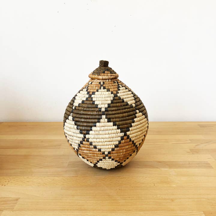 Amsha - Wholesale Basket - Zulu Lidded Basket 9-11" (Assorted)1