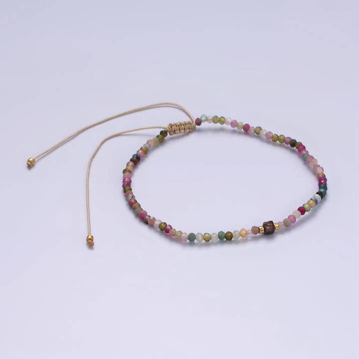 Simply Jewels – Großhandel Perlenarmband – Verstellbares Armband mit Turmalinperlen – Natürlicher Edelsteinschmuck im Boho-Stil mit Goldakzenten2