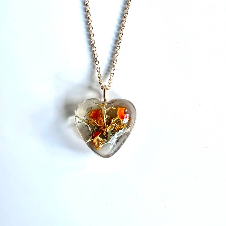 Belart Fair Trade - Wholesale Pendant/Charm Necklace - Botanical Resin Mini Heart Pendant with Moss-Lichen