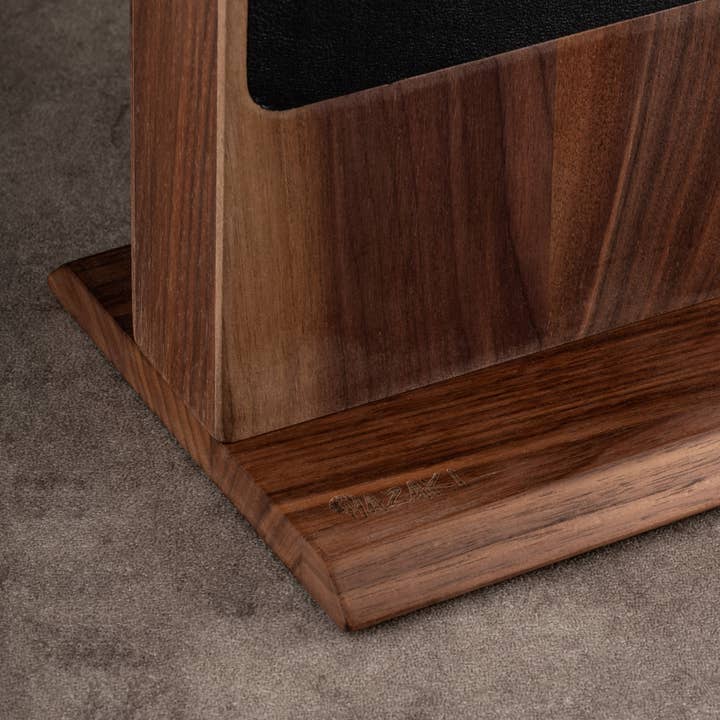 Hazaki – wholesale Knivblock – Magnetiskt knivblock i valnöt och läder | Knivhållare2