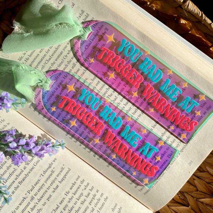 Advertencia de contenido Marcador de libro holográfico iridiscente de acrílico para venta al por mayor de Emilee on Crafts