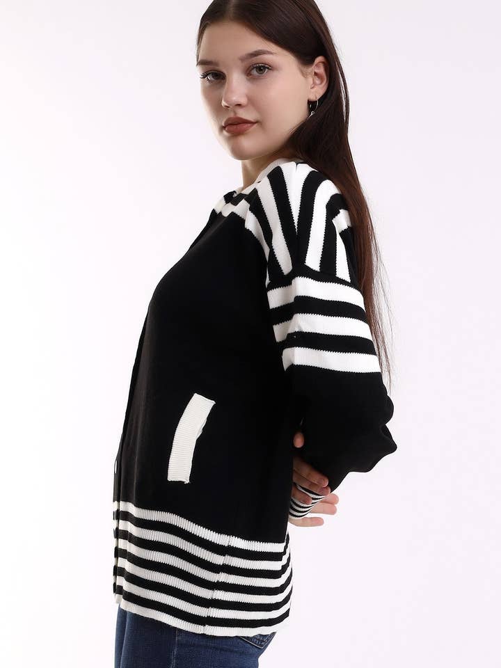 CARDIGAN EN TRICOT DE STYLE UNIVERSITAIRE pour la vente par Cloth Cube