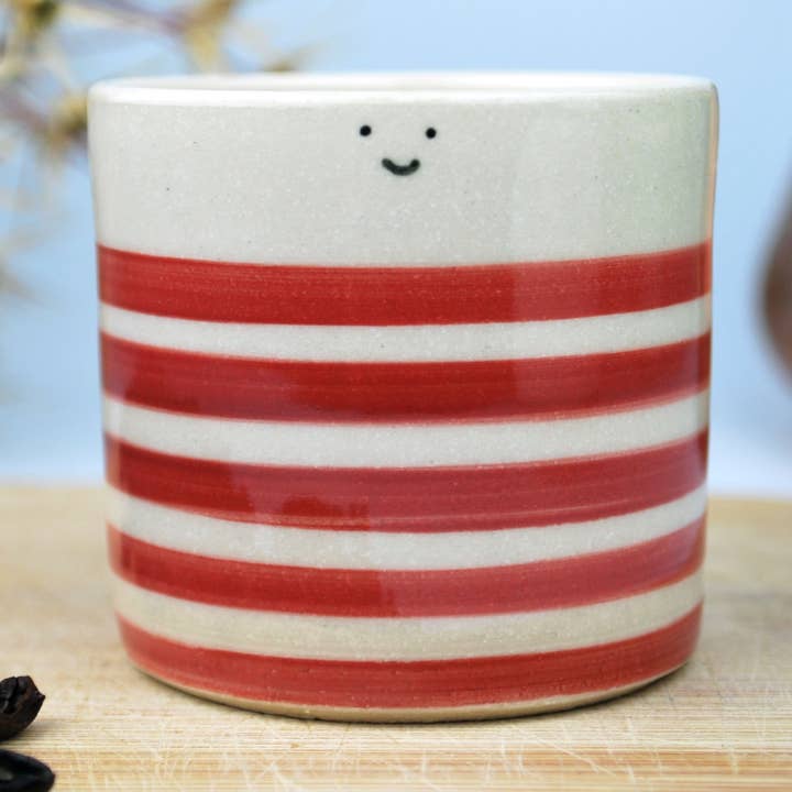 Tasse à expresso Cherry Red Sailor pour la vente par Modern Pottery Shop