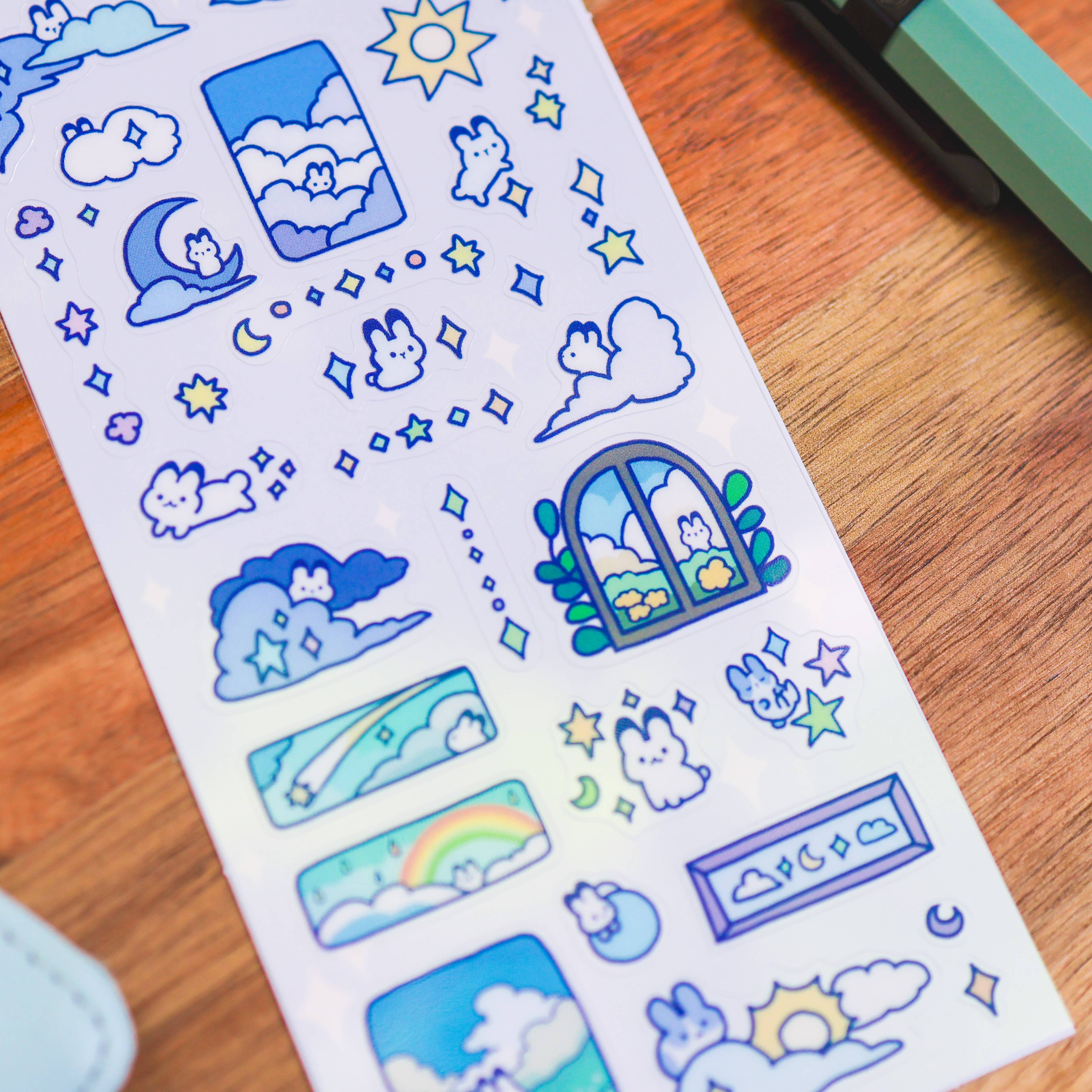 Thousand Skies – Engroshandel Klistermærke – Klistermærkeark (Gennemsigtig) - Skyede Kaniner1