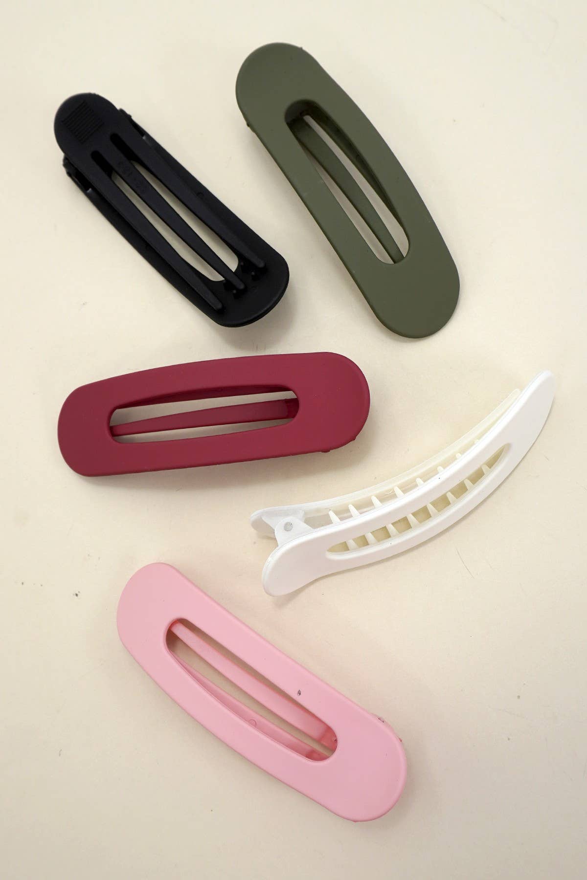 JOSSLYN by wall to wall - Wholesale Hair Clip - Women's - LARGE OVAL LAY DOWN FLAT HAIR CLAW CLIPS | 40H9169