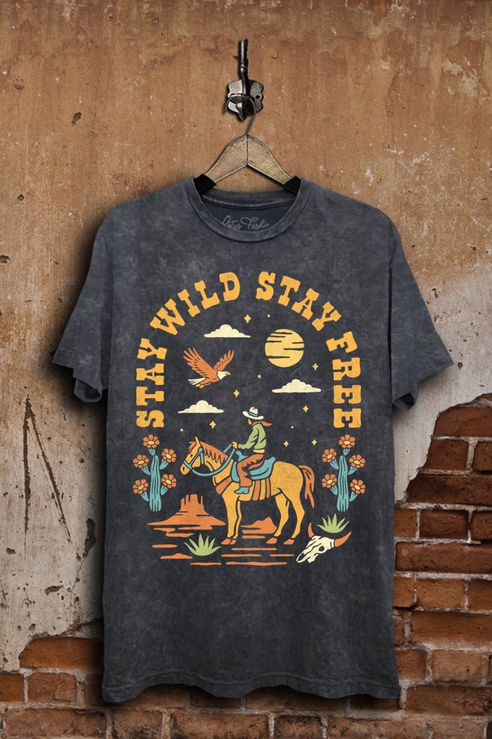 Lotus Fashion Collection - Vendita all'ingrosso Maglietta stampata - Donna - Maglietta Grafica Resta Selvaggio Resta Libero0