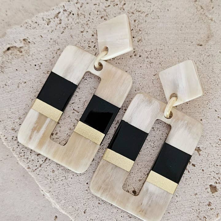 Le Coin Sauvage - Wholesale Dangle Earrings - Hoop Earrings in Horn - O - Black & Gold5