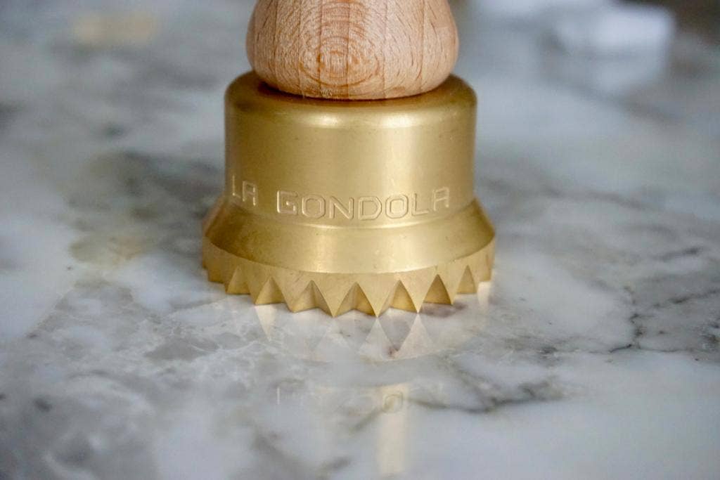 LA GONDOLA - Wholesale Kitchen Tool/Gadget - Round Ravioli Pasta Cutter,Ravioli Stamp  Festooned 50mm 2