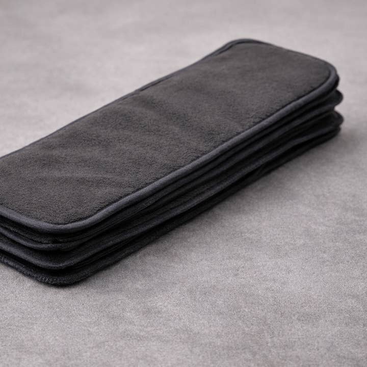 Genanvendelige inkontinensindlæg til voksne – vaskbar grå pude for engroshandel hos Conscious Generation