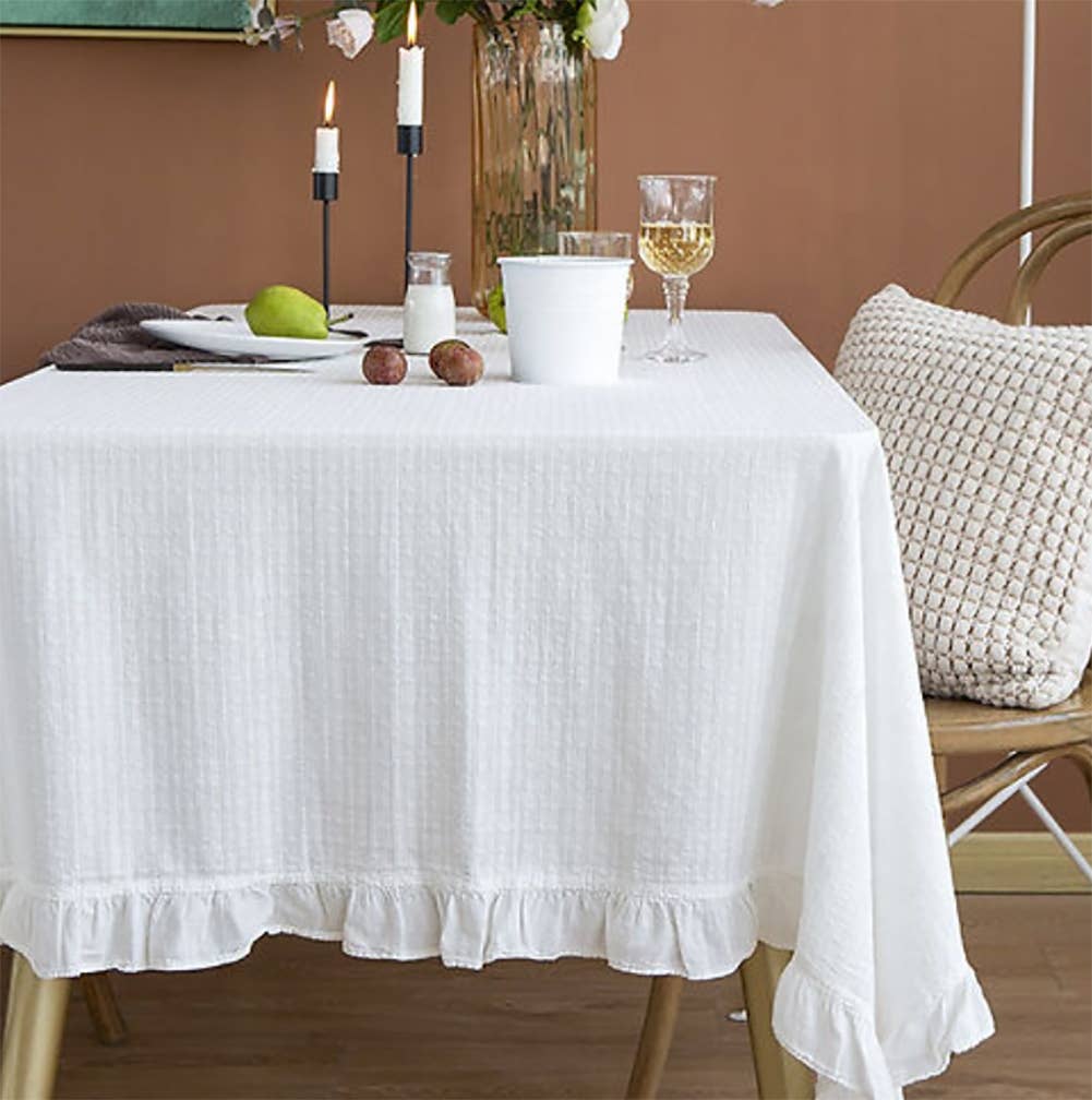 Fennco Styles - Vendita all'ingrosso Tovaglie - Tovaglia bianca in cotone con balze e ricami in stile francese1