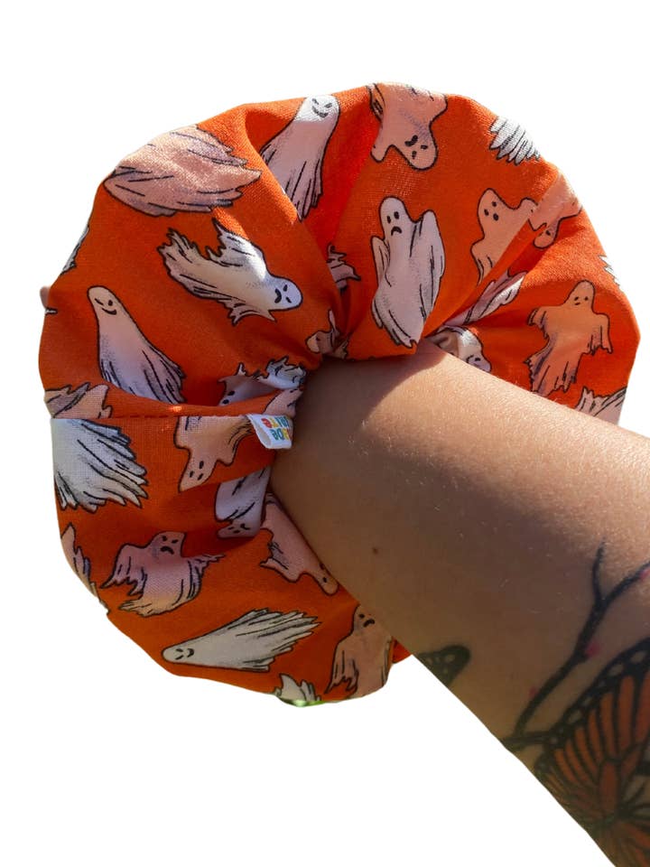 Élastique à cheveux Halloween Ghost Scrunchie, cadeau, queue de cheval pour la vente par Made Brite Creations
