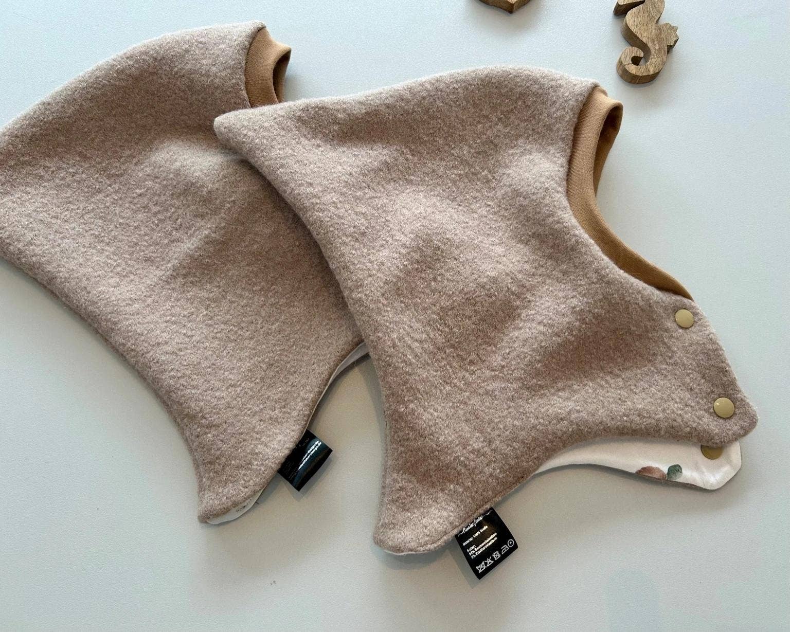 Küstenfieber® - Wholesale Kids Hat - Kids - Walk balaclava Strandläufer in camel, virgin wool2