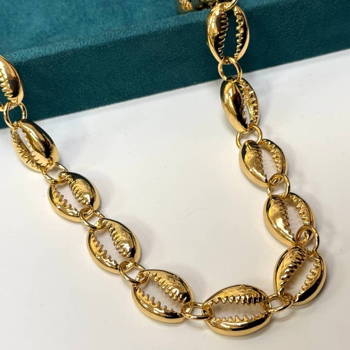 Kaurisnäcka guldhalsband för wholesale av Koda Wearables