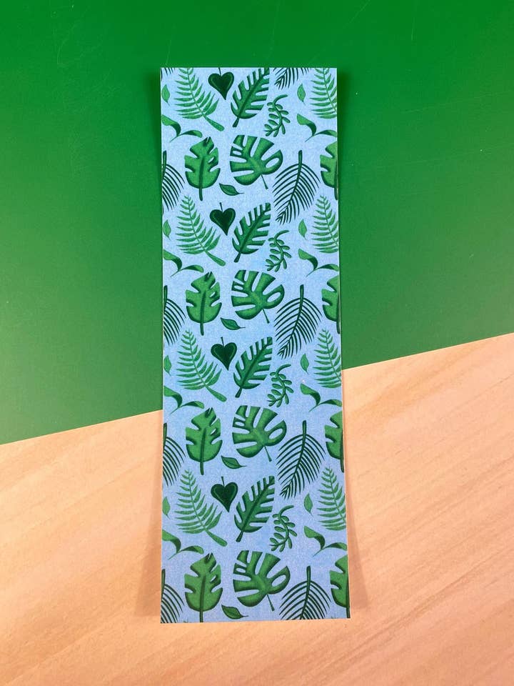 Lesezeichen mit tropischen Blättern und Monstera-Pflanze, blaugrün für den Großhandel von Made Line Designs