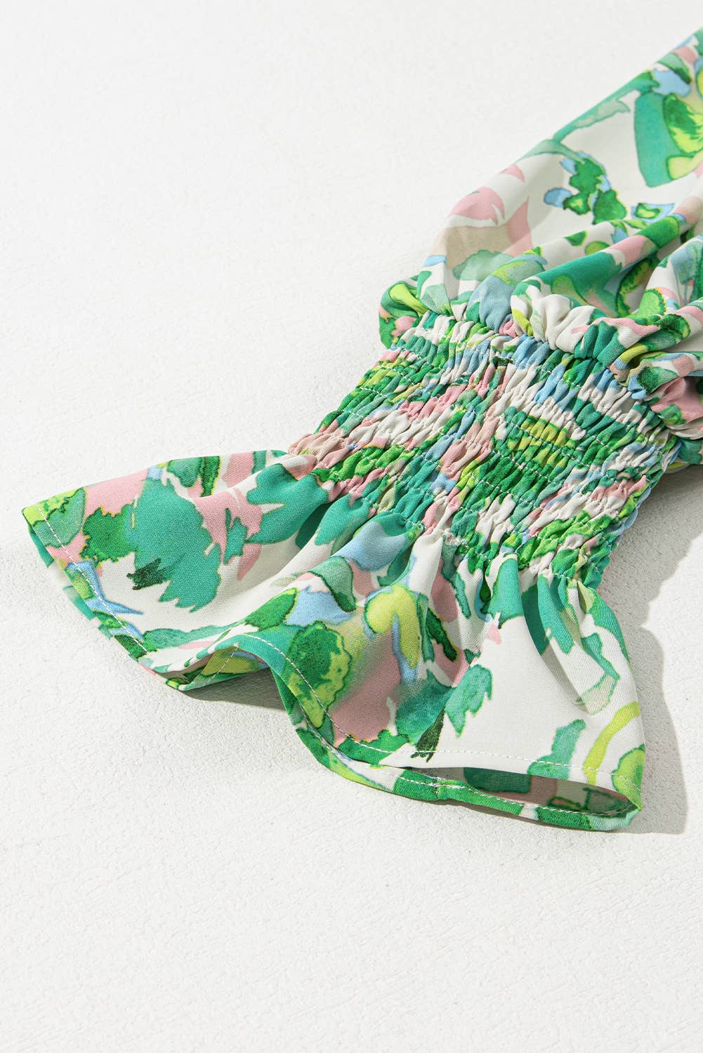 Vert Blouse froncée à col montant à manches volantées et imprimé feuillu en vente sur Faire5