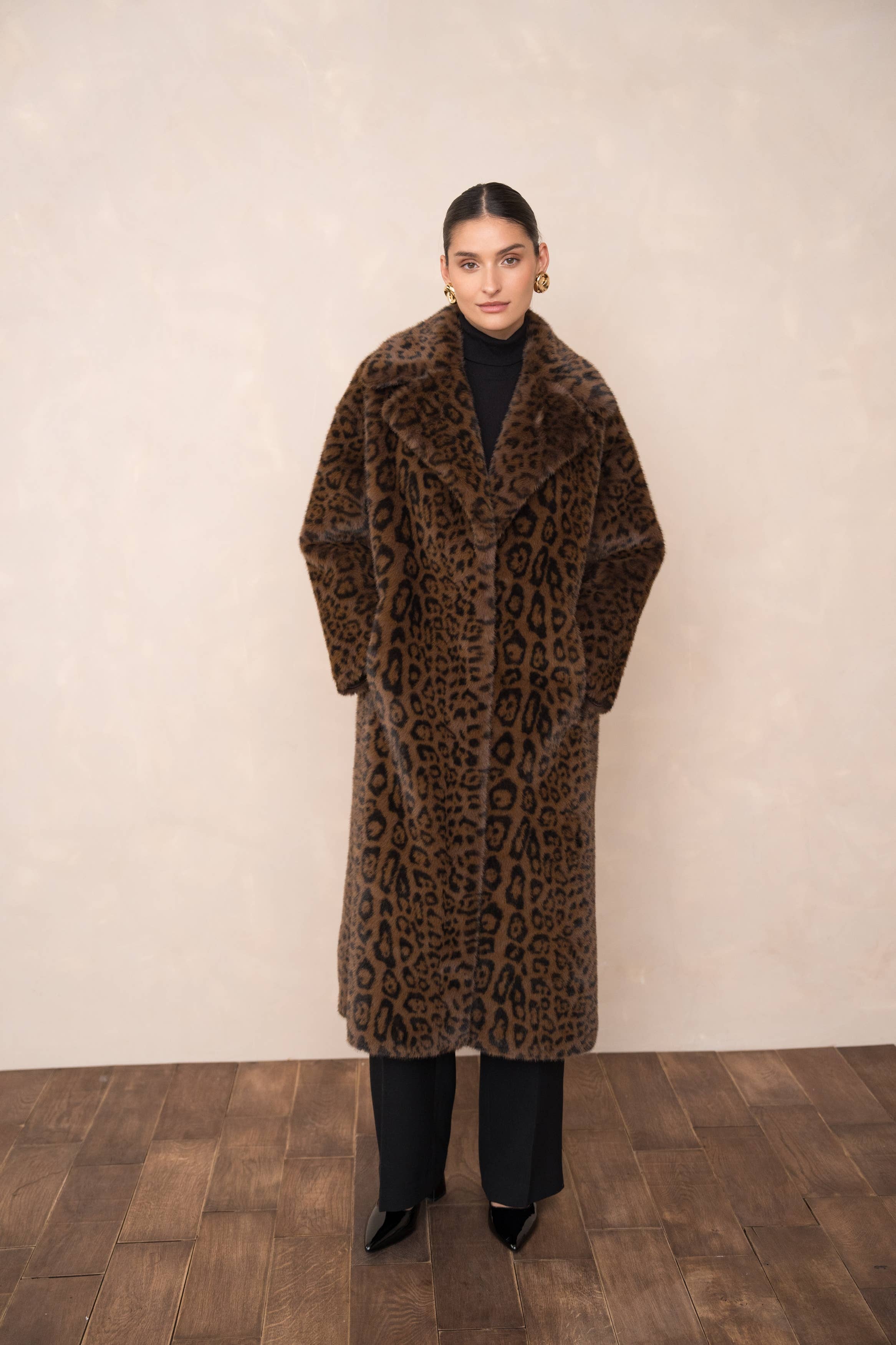 Attentif Paris - Wholesale Fur/Faux Fur Coat - Women's - Long synthetic fur coat with lapel collar10