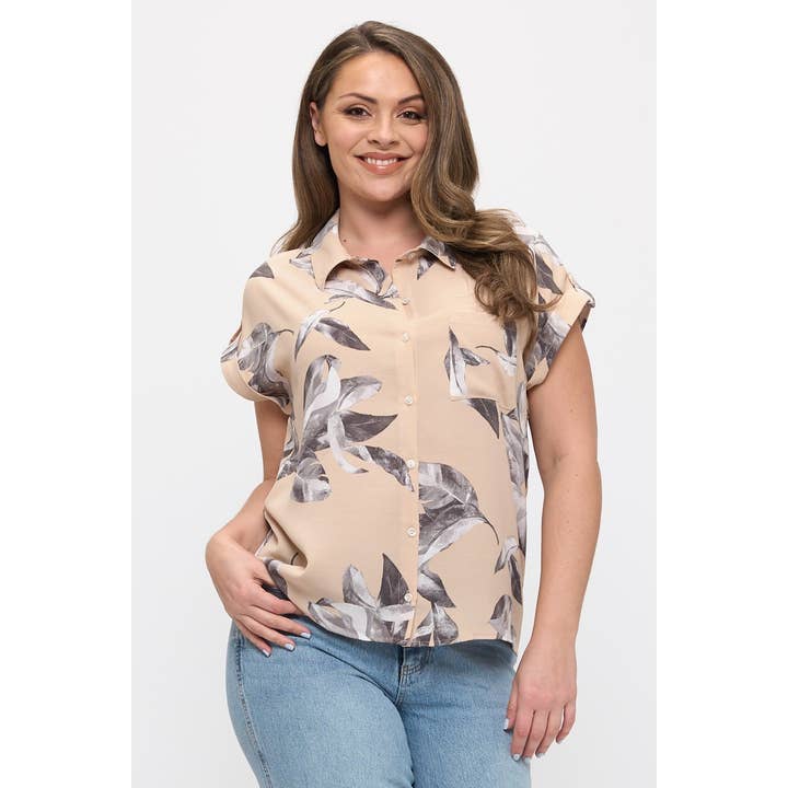 Blusa de talla grande con estampado de hojas, manga corta, cuello y cierre de botones para venta al por mayor de Curve Market