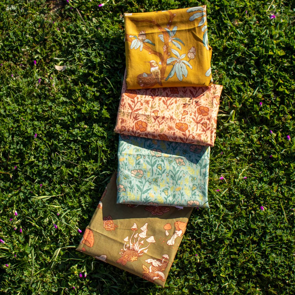 Birch Fabrics – wholesale Tygrulle – Vallmo Peachy Gräsmatta6