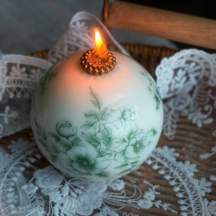 VR.candle - Wholesale Novelty Candle - Elegant toile Candle | Vintage Style Christmas Candles4