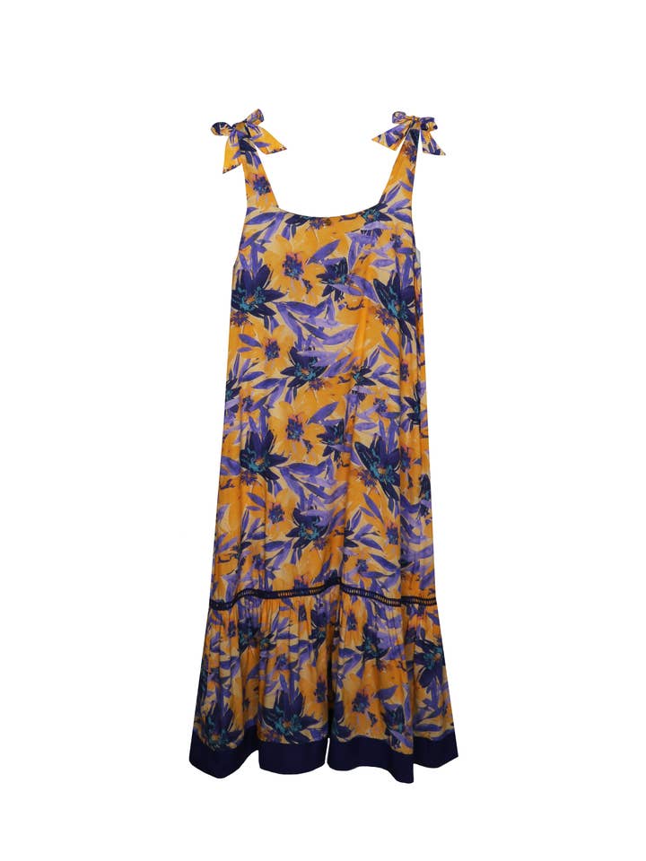 Abito Monika - Dettagli tradizionali per la vendita all'ingrosso da parte di Amita Naithani