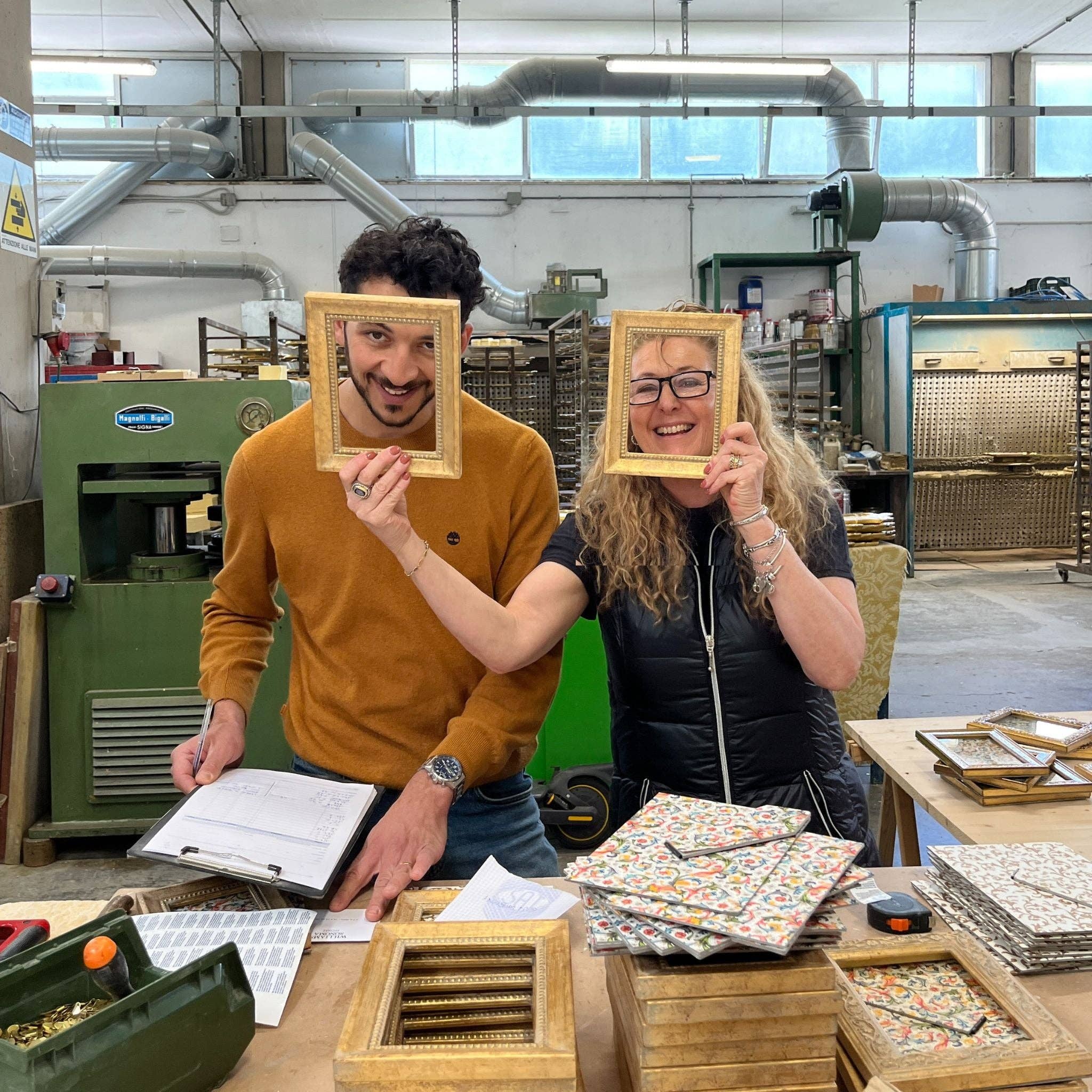 Via Graceffo - Wholesale Picture Frame - Italian Florentine Carved Wood Beaded Photo Frame, 4x6, 5x7, 8x1010