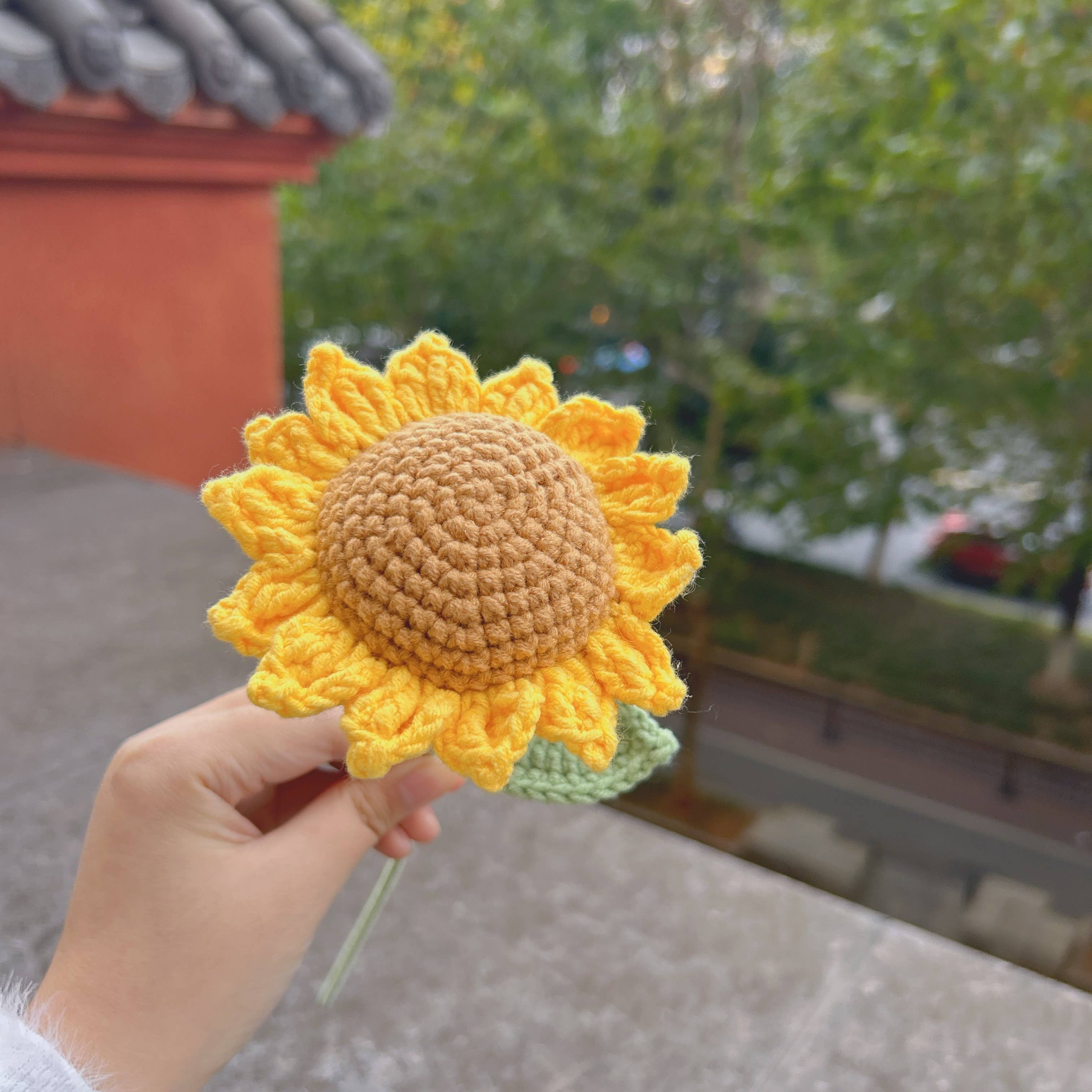 Lilyrosy（Duty free) – Flores artificiais por atacado – Decoração de girassóis de crochê Lilyrosy em camada única, para festas5