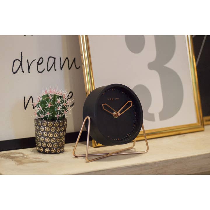 Horloge de table 17,5 cm, croix moderne, noir et doré pour la vente par Viceni