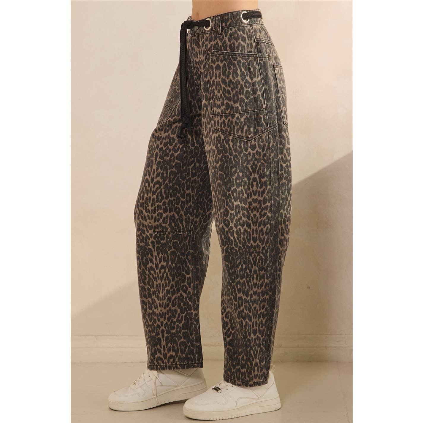 Veveret - Wholesale Pants - Women's - Printed Horseshoe Jeans with Belt Detail19