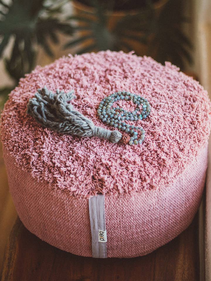 Coussin de méditation ayurvédique Sappan Wood pour la vente par Bennd