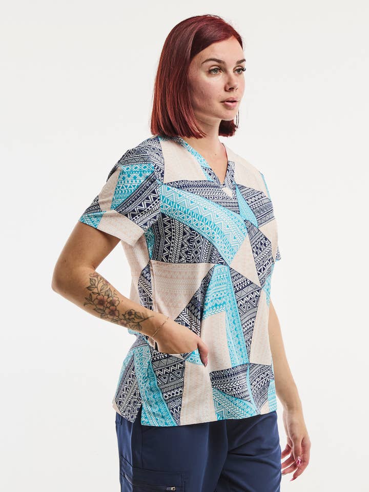 Tunique Médicale Stretch - Femme - Géométrie Élégante for wholesale by AELIN