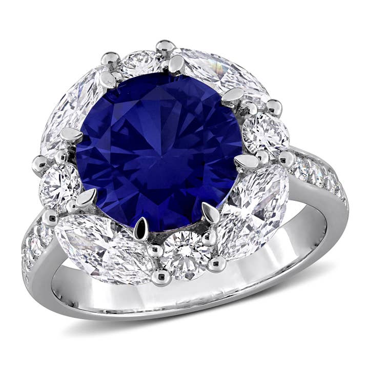 Bague Cocktail Halo (4 3/4 CT. TGW. & 2 CT. TW.) pour la vente par Created Forever