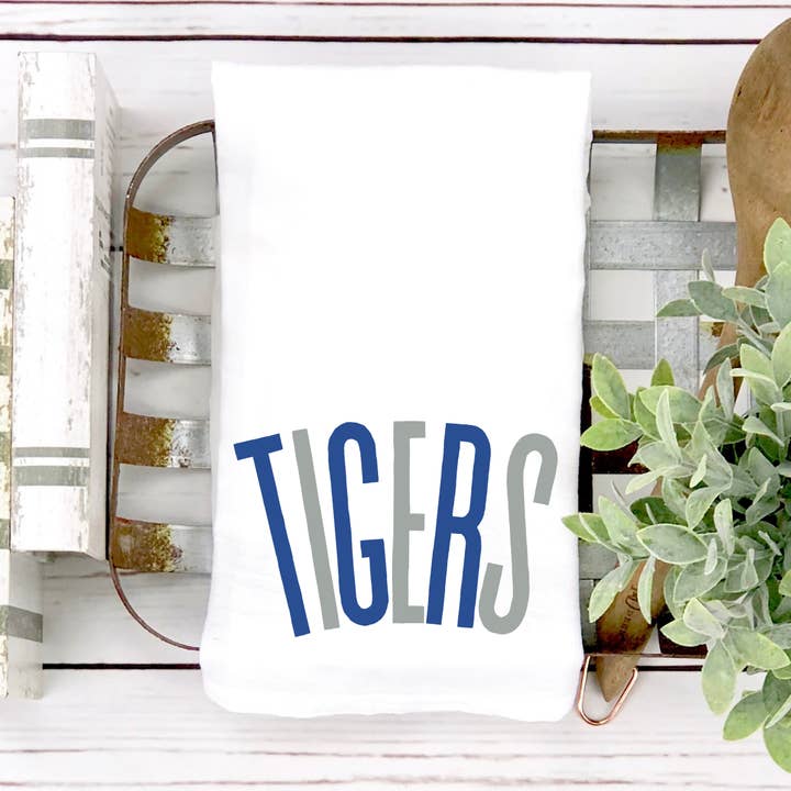 Torchon Personnalisé Mascotte - Essuie-Mains Ambiance Sportive pour la vente par La Bella Rose Boutique