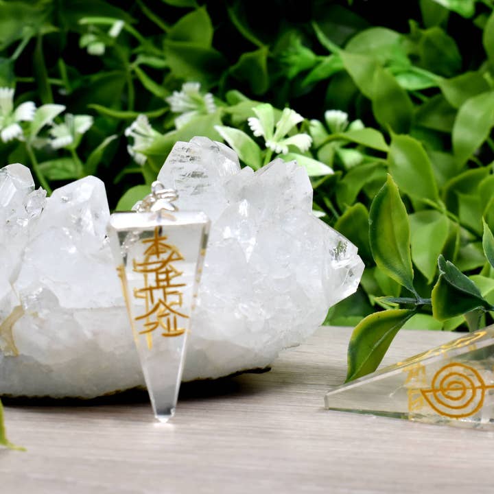 AK Healing Crystals - Venta al por mayor Piedras/cristales espirituales - Péndulo Reiki de cuarzo transparente ~ facetado, péndulo hexagonal
