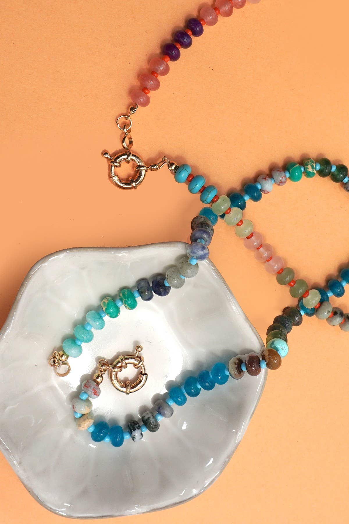 JOSSLYN by wall to wall - Wholesale Beaded/Pearl Necklace - NATURAL STONE CHARM  SPRING CLASP BEADED NECKLACE | 40NK946711