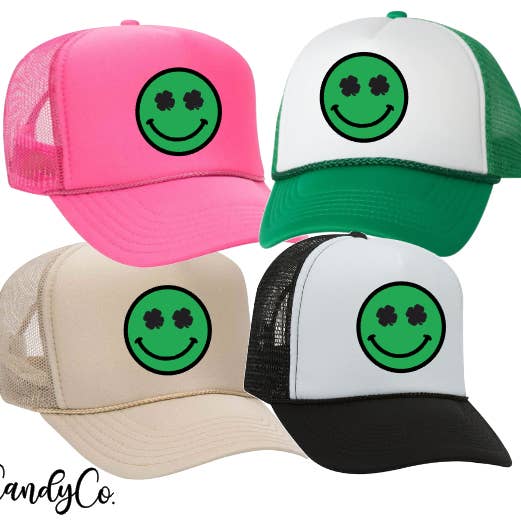 Gorra de camionero de San Patricio con parche de cara sonriente para venta al por mayor de The Candy Collections