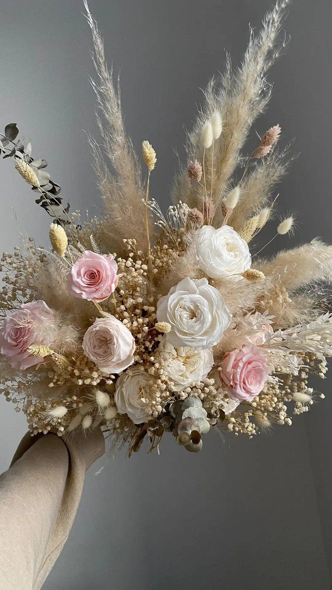 Hidden Botanics – wholesale Torkade/pressade blommor – Brudbukett med torkade blommor i sandfärgat creme och pastellrosa10