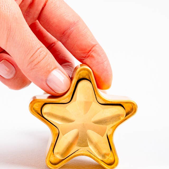 LA GONDOLA - Wholesale Kitchen Tool/Gadget - Ravioli Pasta Cutter Stamp STAR shaped Brass wooden Handle5