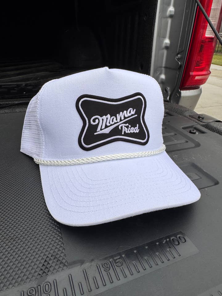 Mama Tried White Trucker pour la vente par River Bent Hat Co.
