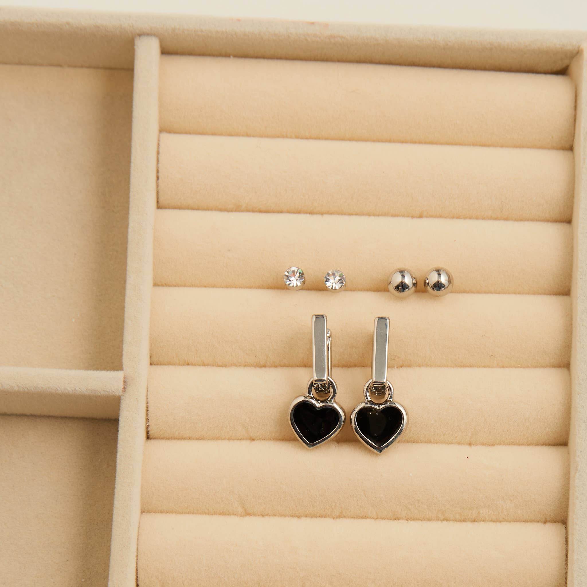 Howard's - Wholesale Jewelry Set - Earring Trio with Display Mina Heart 24 Piece Set4