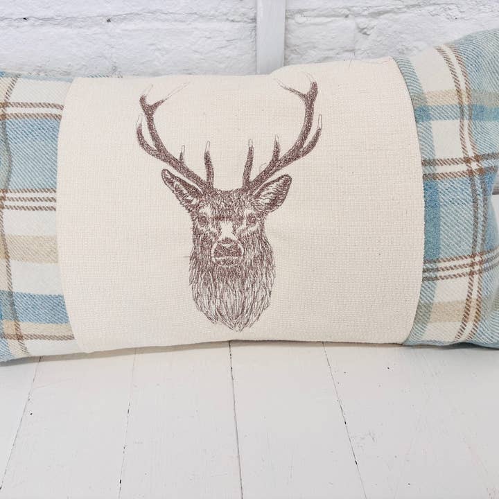 Coussin Long en Laine Bleu Ciel Stag pour la vente par Lizzie Dixon Designs