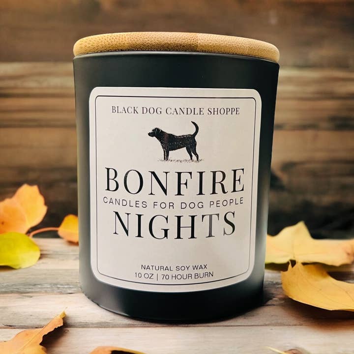 Ljus för hundmänniskor - Bonfire Nights för wholesale av The Black Dog Candle Shoppe